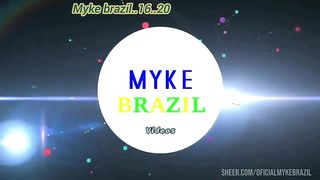 Eu fui na casa de uma amiga e acabou rolando um festinha com sex