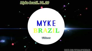 Eu fui na casa de uma amiga e acabou rolando um festinha com sex