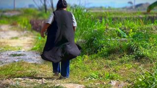 CHUBBY MUSLIM SAUDI FARM GIRL COLLECT VEGETABLE & SHE GOT HORNY AFTER SAW A GUY مؤخرة كبيرة وصدر ضخم