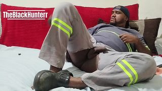 UNIFORME RASGADO BRINCANDO COM MEU CU E GOZANDO NA BOTA