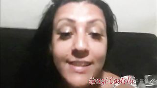 Chamei o cabeleireiro pra fazer meu cabelo, acabei fodendo com ele e ainda gozou em cima da minha bunda.