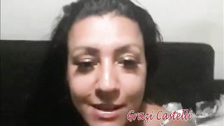 Chamei o cabeleireiro pra fazer meu cabelo, acabei fodendo com ele e ainda gozou em cima da minha bunda.