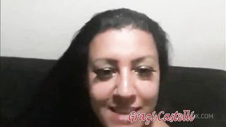 Chamei o cabeleireiro pra fazer meu cabelo, acabei fodendo com ele e ainda gozou em cima da minha bunda.