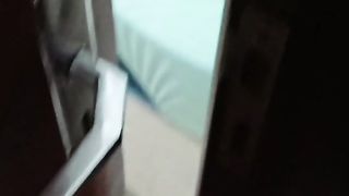 Peguei a loira usando consolo no cuzinho e enfiei a rola no pelo no cu dela