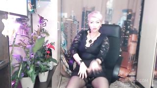 Wet holes of a mature cocksucker-wife and hard fucking close-up! One of the best Russian mature couples! Learn to fuck from your parents, guys!