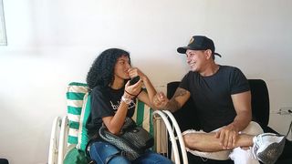 LE CONFIESO A MI HERMANASTRA QUE ME GUSTA Y ELLA ME RESPONDE DANDOLE UNA BUENA MAMADA A MI VERGA