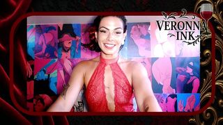 VERONNA MOSTRA OS SEIOS E BRINCA COM PLUG E DILDO DE VIDRO I