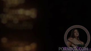 Bbw exibida no banho coloca consolo no cuzinho - Mary Jhuana