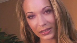 JAMIE ELLE SLURPS DOWN SOME JIZZ