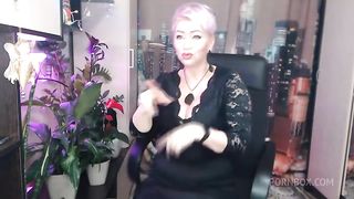 Solo anal games of a mature sexy lady from crazy Russia...