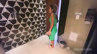 I called the hottie to the restaurant bathroom and ate the naughty ass right there, we almost got caught
