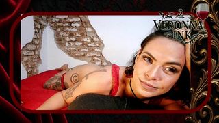 VERONNA COM LINGERIE VAZADA E DILDO DE TENTACULO I