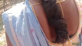 BAHAR GHUM RHI THI BHABHI KI PESAB NIKAL GAYI