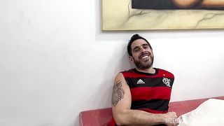 A novinha Penny Wise apostou com Jr Doidera no Fla x Flu que vai dar o cu se o Flamengo ganhar ou vai deixar ele no cheirinho pegando outra gata se o Fluminense ganhar