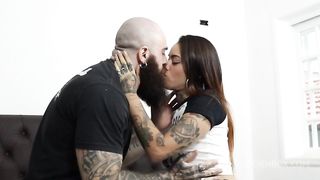 Foda com a gostosa tatuada, comi o cuzinho e ela engoliu toda porra!!