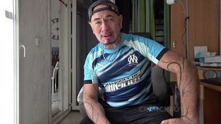 GROSSE SALOPE AIME SE FAIRE PREND LE CUL SANS CAPOTE PAR DES GROSSES BITES