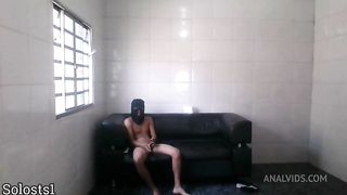 Gozando vendo o cuzinho do entregador, que me seguiu depois da academia.