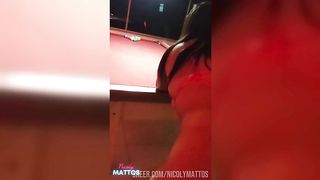 Aventuras da Nick para gozar com celular na mao - Na boate, no trabalho, na rua e no motel dando, sentando e gozando
