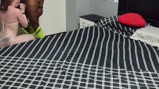 Eu surpreendo meu amante com minha calsinha branca favorita e ele nao resiste a me foder