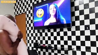 Engolindo uma grande carga de porra na boca fudida