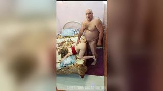 LOIRA DE 19 ANOS PEDIU LEITINHO QUENTINHO BEM LA NO FUNDINHO NESSA POSICAO DE QUATRO COM CERTEZA ELA SEMPRE GOZA