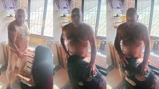 EMPREGADA DO TIUZAO QUANDO TODOS SAEM ELA FICA LIVRE PARA FAZER BOQUETE EM SEU PATRAO BONDOSO