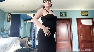 ANAL EXPANDER IN THE HAIRY ANUS OF A BEAUTIFUL WOMAN IN BLACK STOCKINGS AND BLACK DRESS. PREPARING THE GAPING ANUS, TRAINING THE ANUS, TO FUCK WITH A BIG COCK.