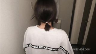 妻「ねぇ…待てないから玄関でシよ。」と僕のベルトを解いて、、
