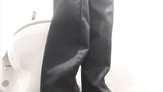 仕事中にムラムラして休憩タイムにト◯レに入ってパンツの中に手を入れてちゅくちゅくオナニーしてきました。