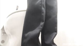 仕事中にムラムラして休憩タイムにト◯レに入ってパンツの中に手を入れてちゅくちゅくオナニーしてきました。