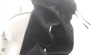 仕事中にムラムラして休憩タイムにト◯レに入ってパンツの中に手を入れてちゅくちゅくオナニーしてきました。