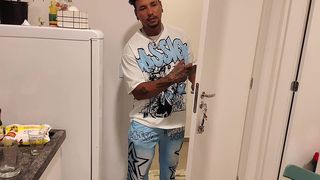 MEU PAI NEM SABE O QUANTO MINHA MADRASTA E SAFADA VOU COME ELA HOJE SEM CAMISINHA ADOREI A IDEIA DE DIVIDIR O QUARTO