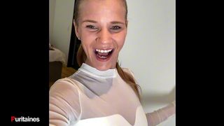 SARAH MACMOORE, UN SELFIE EN TOTALE DECADENCE.