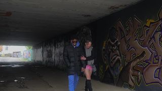 ALEMANA ES PILLADA FOLLANDO EN CALLE DE BARCELONA CON UN BBC