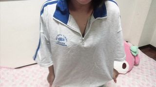 おか◯さんが仕事に出かけたら部屋でこそこそズボンの中に手をいれて、、