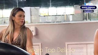 Conheci a Pampam e a santinha no elevador e transei com as duas por quase uma hora.