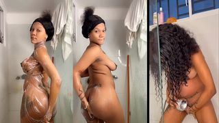 DESPUES DE UN BUEN SEXO ANAL LAVANDO MI CULITO