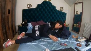 RELAXATION DAY WITH MY DOWNJACKETS – SPORTY STRIPTEASE, MASTURBATION & SOFT ORGASMS