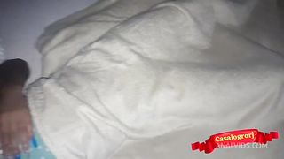 Meu padrasto me acorda para fuder