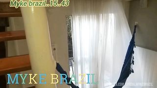 Ines Ventura chamou uma ecanador para arumar o chuveiro k deu poblema ela nao tinha dinheiro para pagar o encanadore entao ela pagou com sex e eles gostar muitos