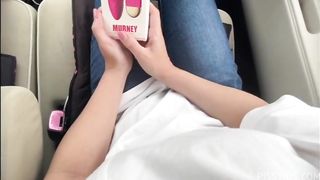 《素人カップル》「ぁ…ぁん…ぁあん…ダメ…」大◯生彼女をデート中にリモコンバイブで、、