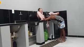 esposa puta foi fudida na hora do jantar
