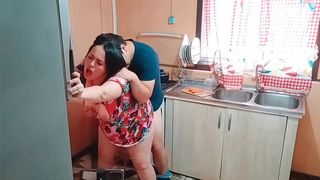 SEX IN THE KITCHEN WHEN MOM OPENS THE REFRIGERATOR