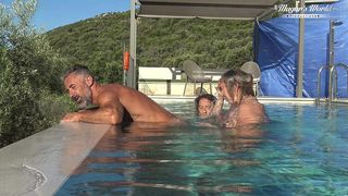 BEHIND THE SCENES OF ALL NATURAL MILF JULIA NORTH UNDERWATER SOFT IN THE POOL