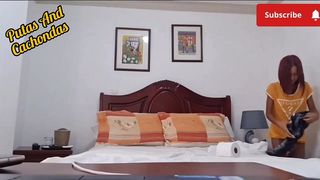 LA FLACA LE HACE UNA PAJA HASTA VENIRCE