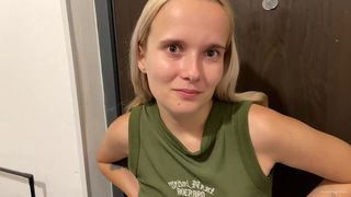 HOT SEX IN THE STAIRWELL!