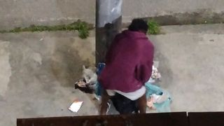 CHAMEI O MENDIGO E TREPEI COM ELE SEM CAMISINHA