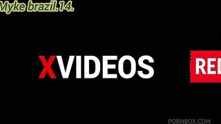 Levei uma mulher carioca para minha casa ela e uma atendente de luxo ela atende muito bem ela tem um rabo.bem gostoso ela pediu letinho na boca