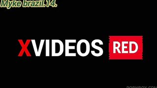 Levei uma mulher carioca para minha casa ela e uma atendente de luxo ela atende muito bem ela tem um rabo.bem gostoso ela pediu letinho na boca