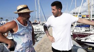 Mi cunado y la rubia guapa follan en el monte.